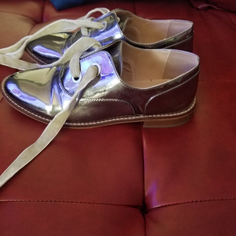 Beautiful silver mirror loafers with velvet ribbon strings size 7. 5 - Picture 4 of 7
